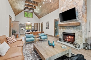 Ferienhaus, Mehrere Betten, Terrasse, Bergblick (Streamsong at Eagles Nest) | Wohnbereich