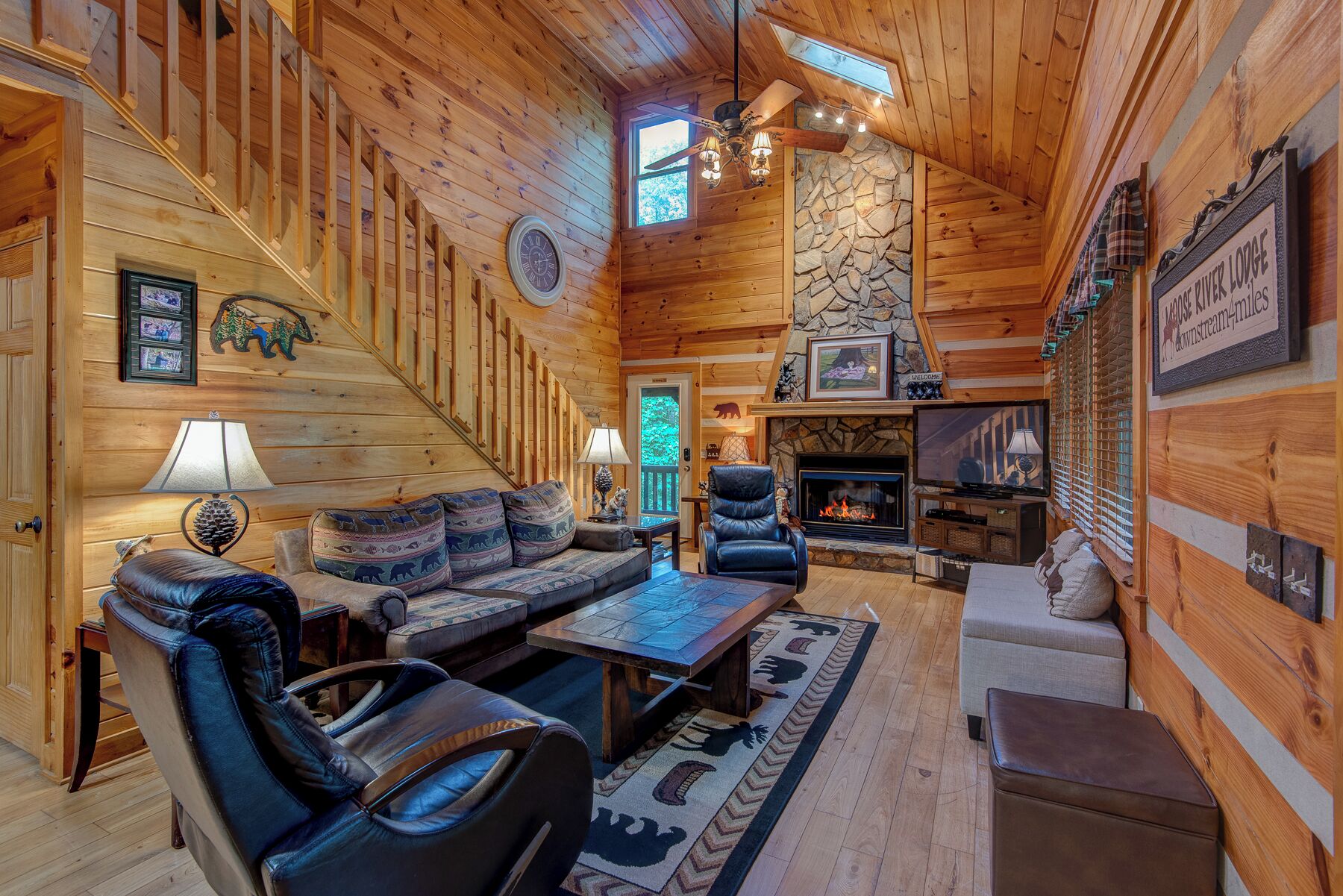 Televisión y chimenea 