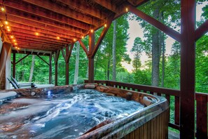 Kabin, Beberapa Tempat Tidur, hot tub, pemandangan gunung (Carolina Charm) | Bathtub spa outdoor