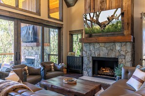 Cabin, Multiple Beds, Hot Tub, Mountain View (Birds Eye View at Eagles Nest) | Interior - Birds Eye View at Eagles Nest (Banner Elk)