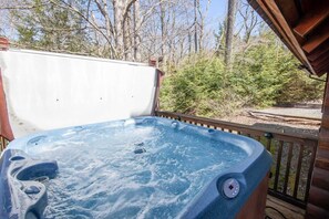 Cabin, Multiple Beds, Hot Tub, Mountain View (Highlander Hideaway) | Outdoor spa tub - Highlander Hideaway (Newland)