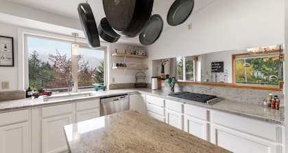 Big beautiful house with lots of room and amazing mountain and ocean views!!!
