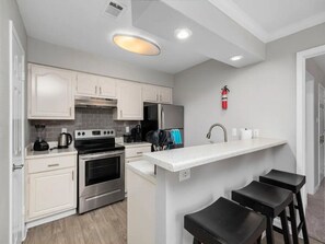 Fridge, microwave, oven, toaster - Cozy King Bed in Spring 5 mins from the Woodlands! (Spring)