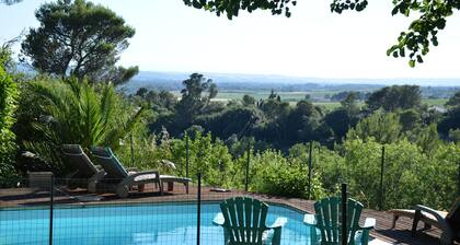 Chalet, calme absolu, vue, et piscine (en saison)