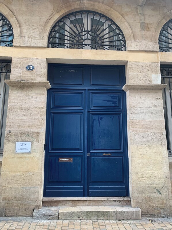 Exterior detail - Résidence Diana - Place du Palais (Bordeaux)