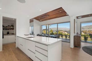 Kühlschrank, Mikrowelle, Geschirrspüler