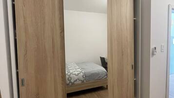 2 dormitorios, tabla de planchar con plancha, wifi y ropa de cama