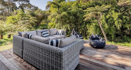 Valley Hideaway - Kūaotunu Holiday Cabin