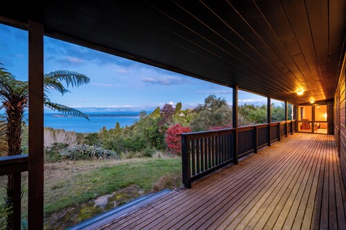 Lake View Lodge - Taupo Holiday Home