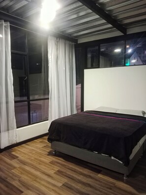 1 chambre, fer et planche à repasser, Wi-Fi, draps fournis