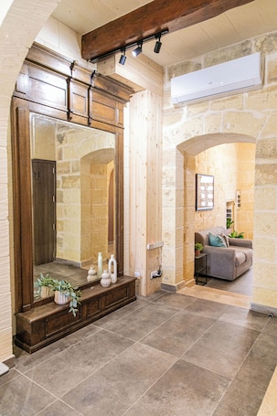 Interior. Sunrise lodge