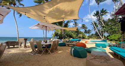 Beautiful 1BR in front of the beach with pool spa restaurant