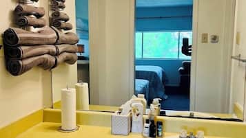 Combined shower/tub, towels, toilet paper