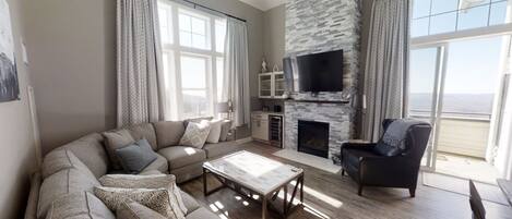 Televisión y chimenea