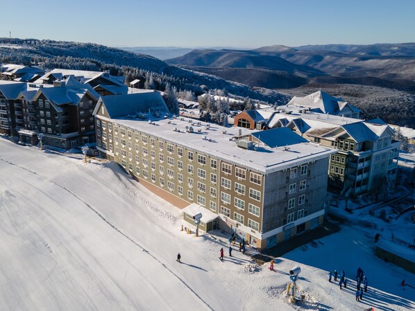 Exterior - Updated Studio at Expedition, direct to slopes! by RedAwning (Snowshoe)