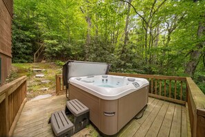 小屋, 多张床, 露台, 山景 (Appalachian Satisfaction) | 室外 SPA 浴缸