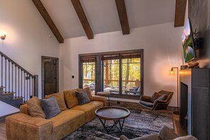 House, Multiple Beds, Hot Tub, Mountain View (Teddy Bear's Retreat at Eagles Nest) | Living area - Teddy Bear's Retreat at Eagles Nest (Banner Elk)