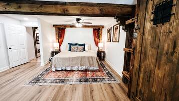 3 bedrooms, desk, iron/ironing board, travel crib