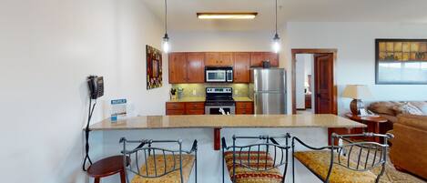 Refrigerador, microondas, horno y lavavajillas