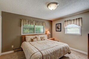 House, Multiple Beds, Patio, Mountain View (Bluebird Hill) | 3 bedrooms, individually decorated, individually furnished, bed sheets - Bluebird Hill (Banner Elk)