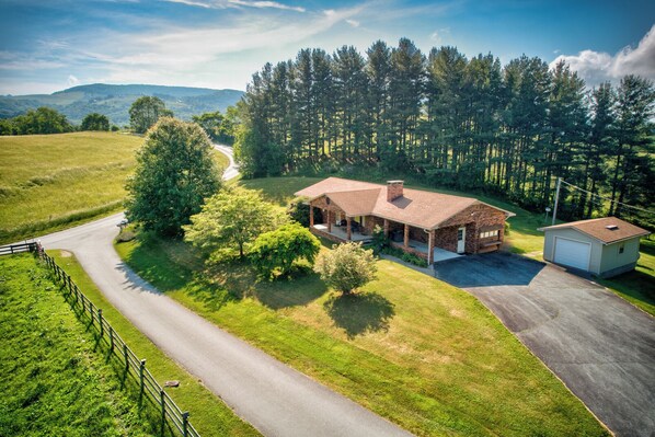 Exterior - Bluebird Hill (Banner Elk)