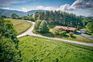 Aerial view - Bluebird Hill (Banner Elk)