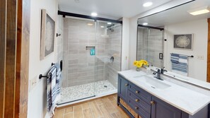 Shower, hair dryer, towels - Peaceful 2BR Highland House in heart of village! by RedAwning (Snowshoe)