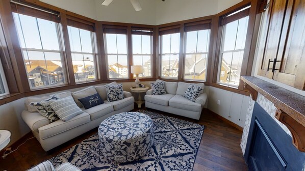 Televisión y chimenea 