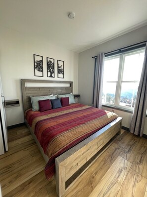 2 bedrooms, WiFi, bed sheets - Inviting 2BR Expedition Station Unit by RedAwning (Snowshoe)