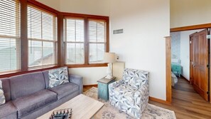 Fernseher, Kamin, DVD-Player