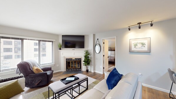 TV - Vibrant 2BR Escape at Silvercreek - sleeps 12! by RedAwning (Snowshoe)