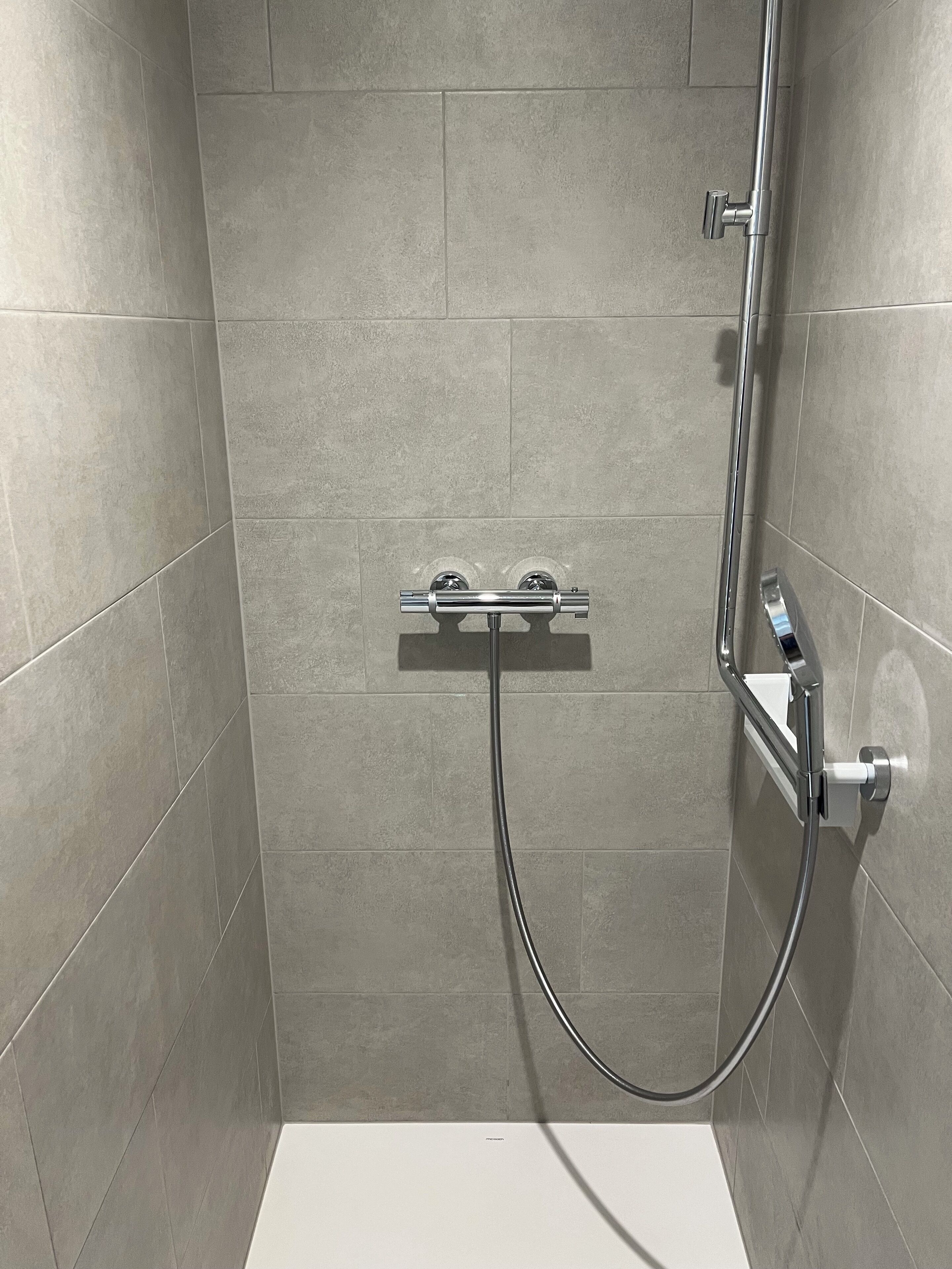 Shower, towels, shampoo, toilet paper