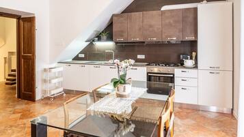 KĂŒhlschrank, Ofen, Herdplatte, GeschirrspĂŒler