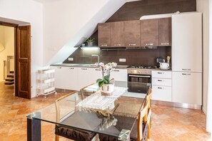 Refrigerador, horno, placa de cocina, lavavajillas