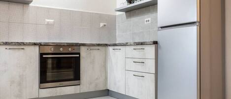 Køleskab, ovn, kogeplade, kaffe-/temaskine