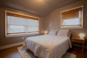 3 bedrooms, desk, iron/ironing board, free WiFi - New Reno! Central to Skyline, Staunton, Cville (Waynesboro)