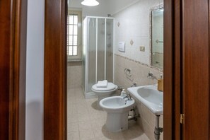 Hårtork och handdukar