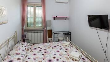 1 bedroom, iron/ironing board, WiFi