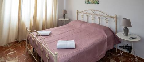 1 camera, ferro/asse da stiro, Wi-Fi