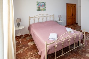 1 bedroom, iron/ironing board, WiFi