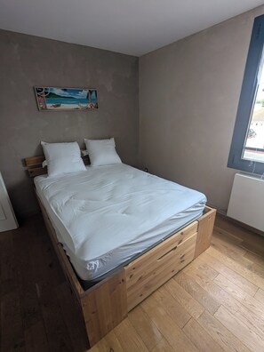 3 chambres, bureau, fer et planche à repasser, Wi-Fi gratuit