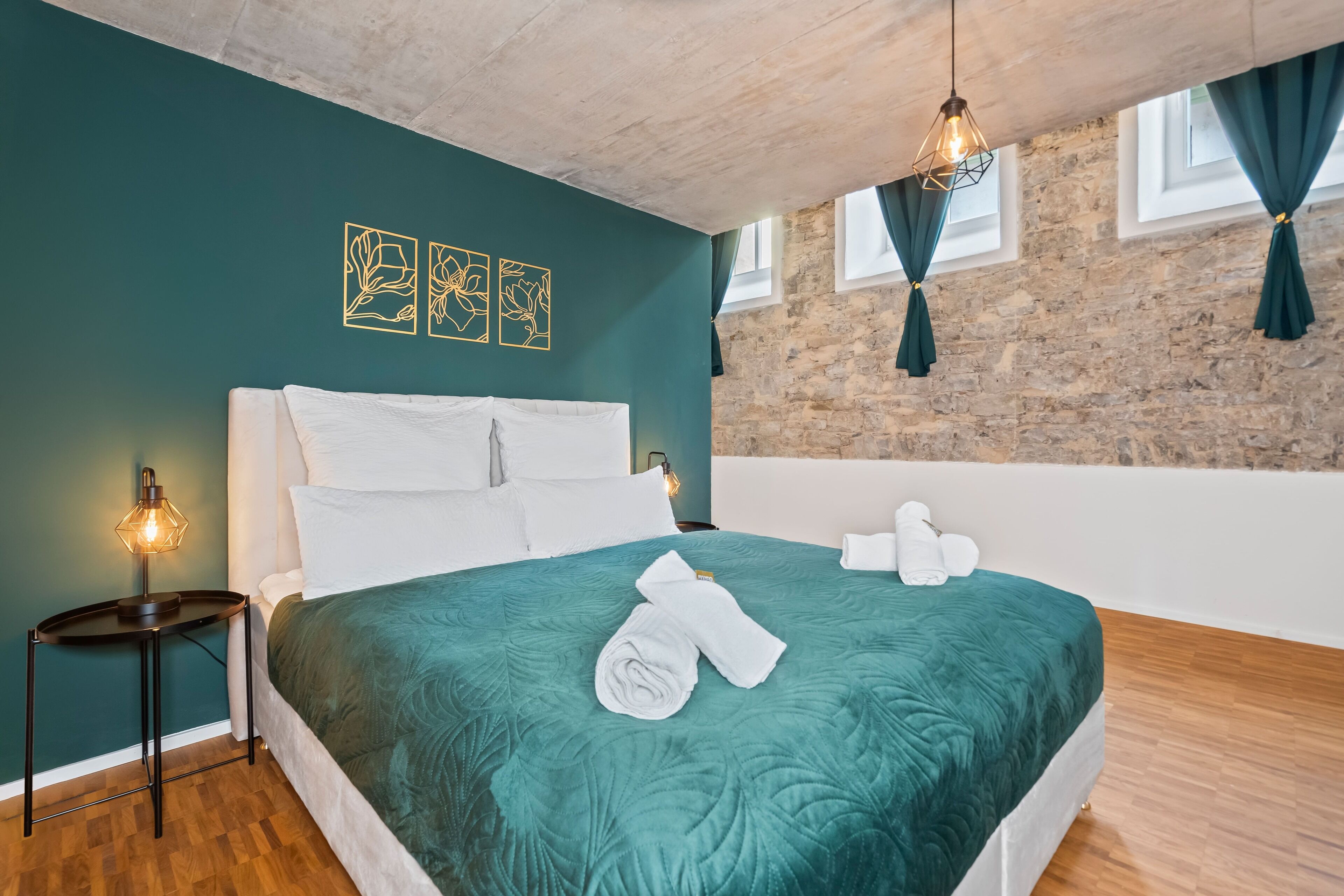 2 bedrooms, in-room safe, desk, iron/ironing board