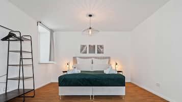 2 chambres, coffres-forts dans les chambres, bureau