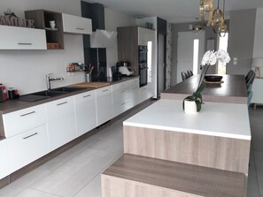 Microwave, oven, stovetop, dishwasher - Villa du bassin (Andernos-les-Bains)