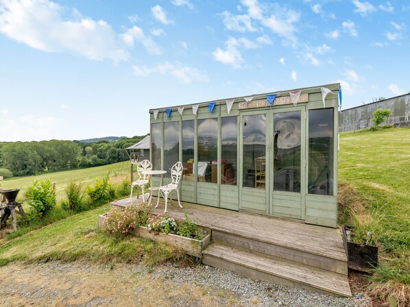 Outdoor dining - 1 bedroom accommodation in Linton, near Ross-on-Wye (Linton, near Ross-on-Wye)