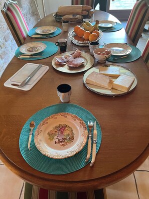 Dining - Aux Songes D'élise, Une, Maison Familiale au Coeur du Plateau des Mille Étangs (Belmont)