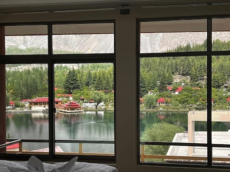 Luxury Suite, Lake View | 1 bedroom, free WiFi