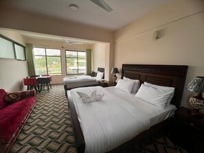 Luxury Suite, Lake View | Free WiFi - Hotel Mountain Lagoon (Skardu)