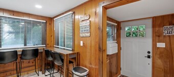 Cozy Lakefront Cottage