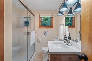 Séchoir à cheveux, serviettes fournies